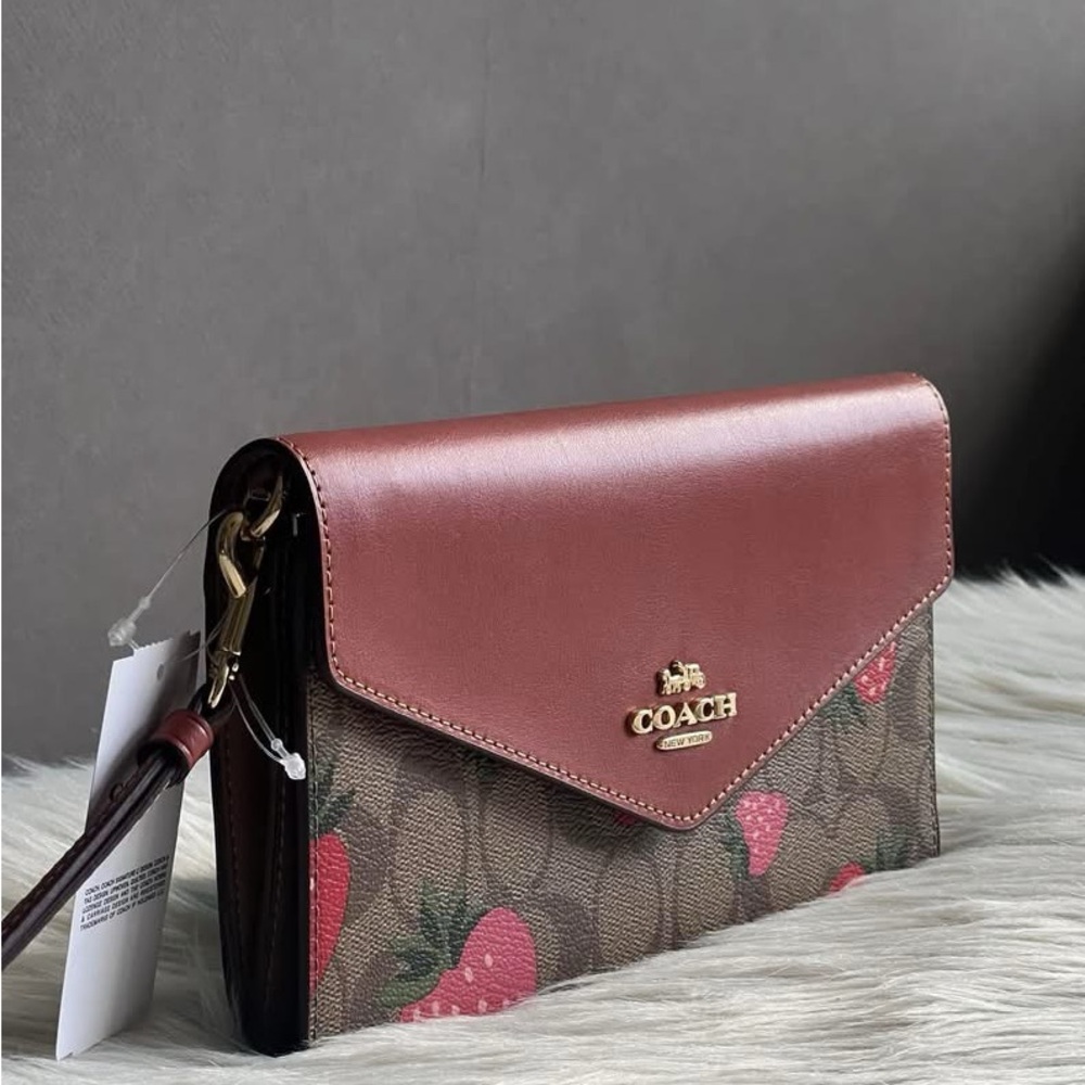 CH524 - Coach Travel Envelope Wallet in Signature Canvas with Strawberry Print - Picture 2 of 16